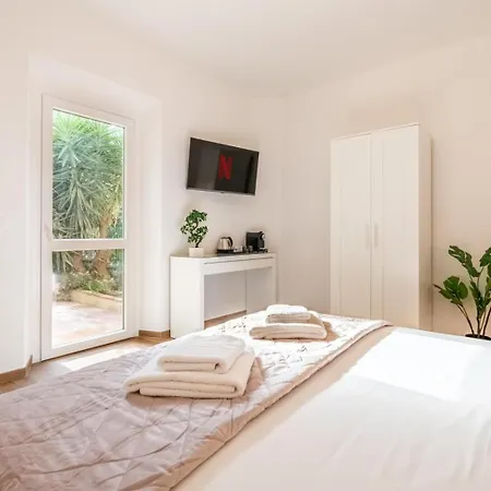 Toli's Guest 3*